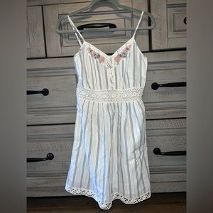 Cute Abercrombie and Fitch summer dress. The lace part is see-through.